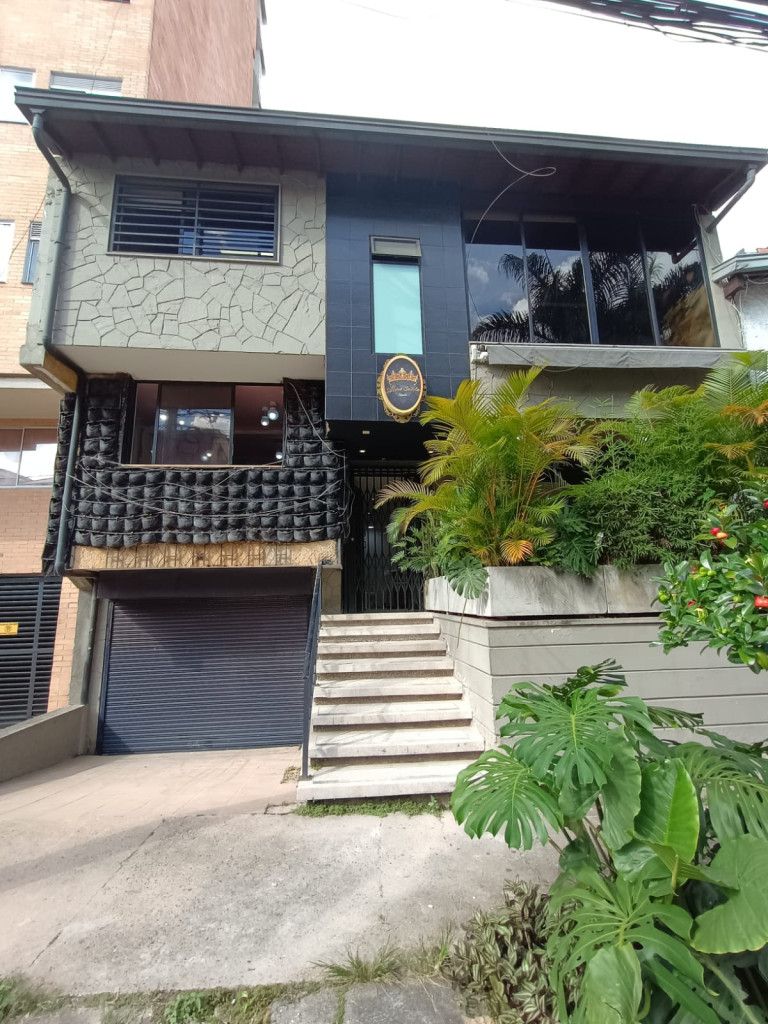 Casa en arriendo Antioquia Medellín Las Acacias 350 m2 Habitaciones 7 Baños 7 Garajes 1 Precio $7800000