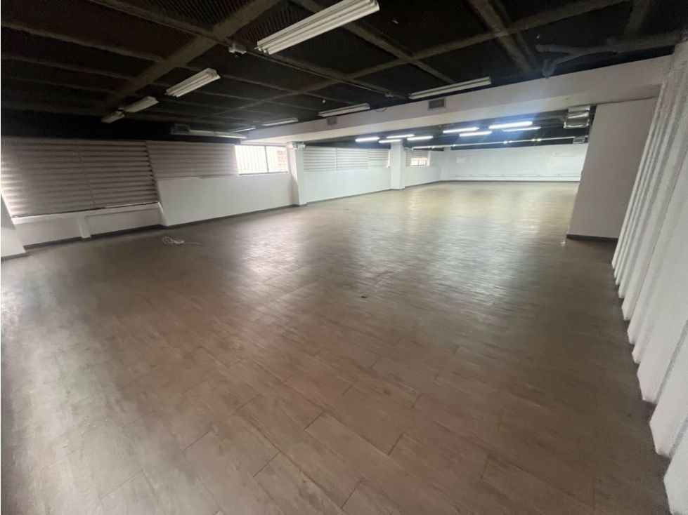 Oficina en arriendo Antioquia Itagüí La Esmeralda 380 m2 Habitaciones 0 Baños 6 Garajes 6 Precio $18950000