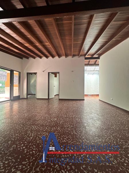 Apartamento en arriendo Antioquia Medellín Loma De Los Bernal 117 m2 Habitaciones 4 Baños 2 Garajes 0 Precio $2600000