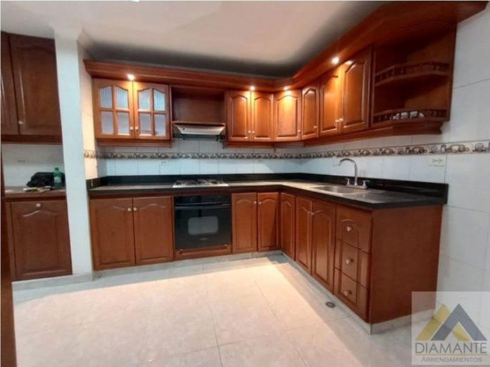 Casa en arriendo Antioquia Medellín La Castellana 300 m2 Habitaciones 8 Baños 4 Garajes 1 Precio $8500000