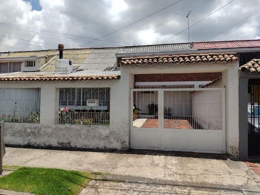 Casa en venta Cundinamarca Bogotá Estoril 220 m2 Habitaciones 4 Baños 3 Garajes 4 Precio $1200000000