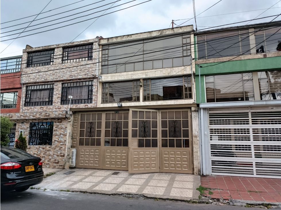 Casa en arriendo o venta Cundinamarca Bogotá Jorge Cortes 385 m2 Habitaciones 6 Baños 4 Garajes 1 Precio venta $750000000 Precio arriendo $3500000