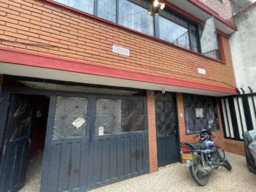 Edificio en venta Cundinamarca Bogotá Colón 247 m2 Habitaciones 10 Baños 6 Garajes 1 Precio $1050000000