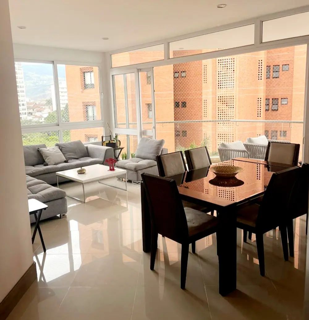 Apartamento en arriendo Valle Del Cauca Cali Santa Rosa 151 m2 Habitaciones 3 Baños 3 Garajes 3 Precio $3300000