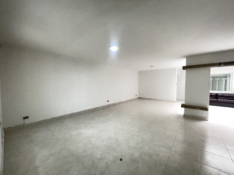 Local en arriendo Antioquia Medellín La Castellana 300 m2 Habitaciones 0 Baños 1 Garajes 1 Precio $8500000