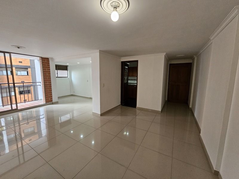 Apartamento en arriendo Antioquia Envigado Jardines 97 m2 Habitaciones 3 Baños 2 Garajes 1 Precio $3800000