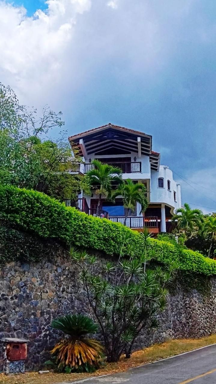 Casa en venta Valle Del Cauca Yumbo Zona Industrial 630 m2 Habitaciones 5 Baños 5 Garajes 2 Precio $2000000000