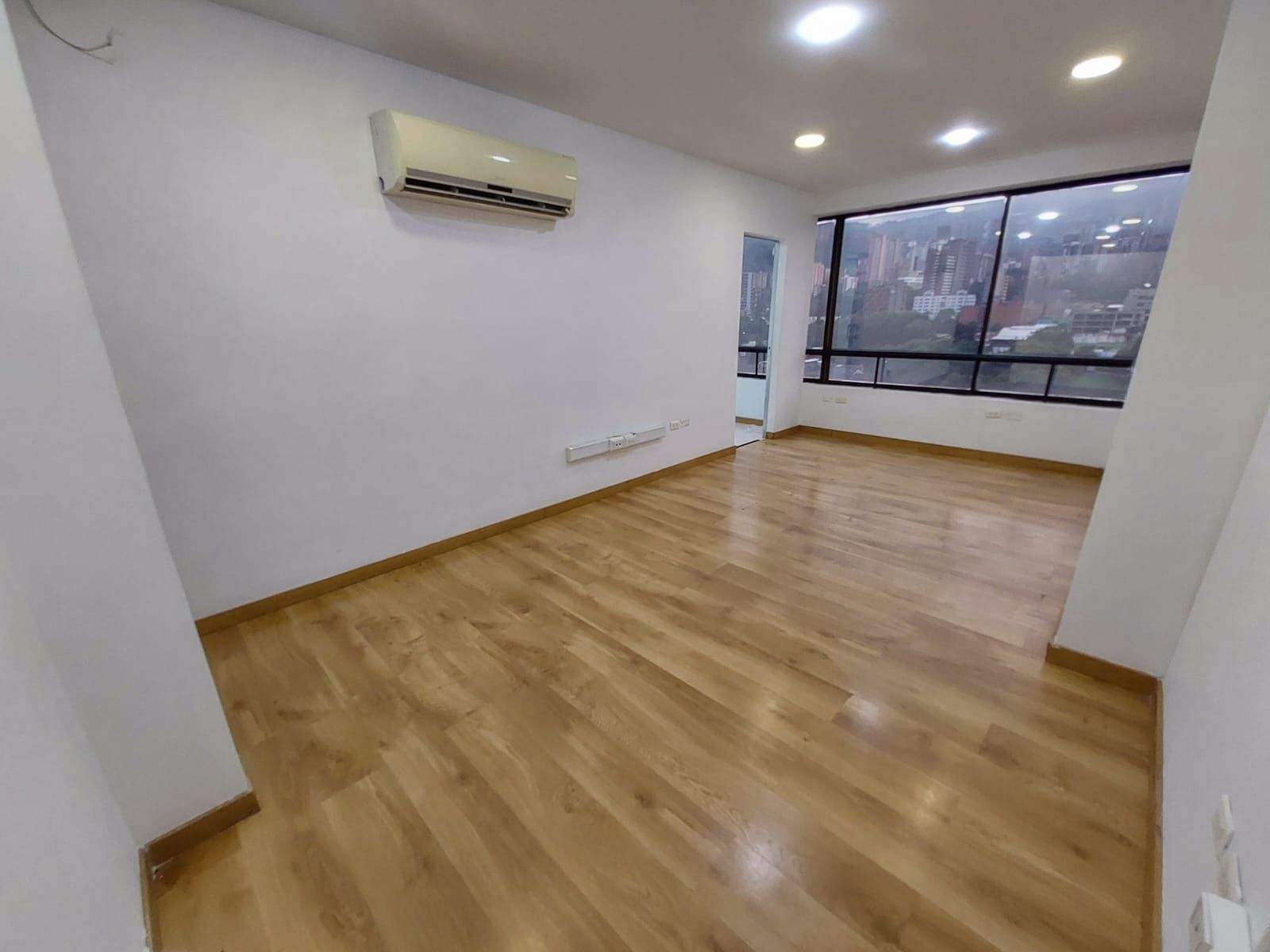 Oficina en arriendo Antioquia Medellín Patio Bonito 91 m2 Habitaciones 0 Baños 1 Garajes 0 Precio $6000000