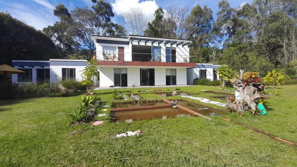 Casa Campestre en arriendo Antioquia La Ceja Centro 420 m2 Habitaciones 3 Baños 4 Garajes 2 Precio $11000000