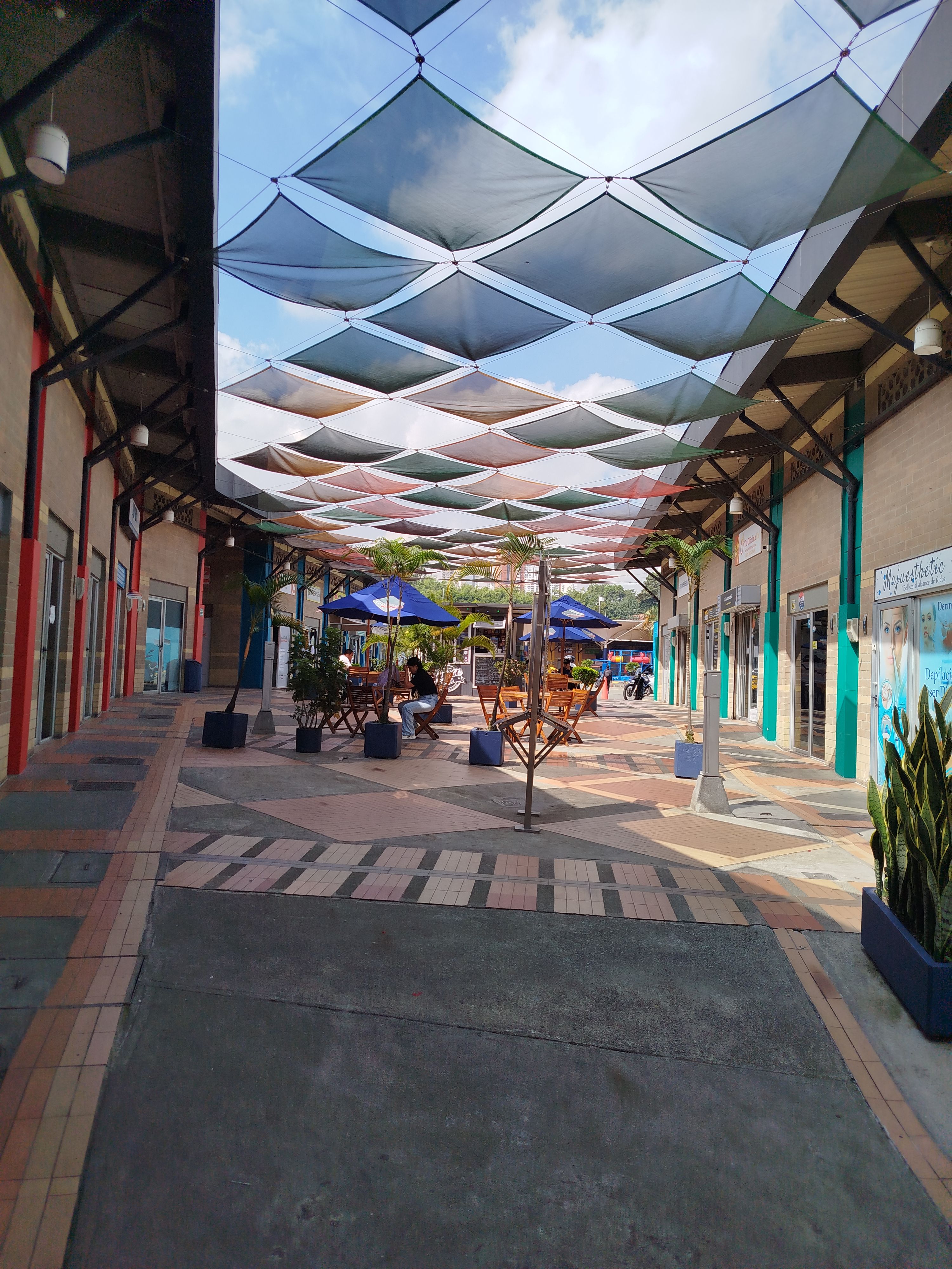 Local en arriendo Antioquia Itagüí San Gabriel 22 m2 Habitaciones 0 Baños 1 Garajes 1 Precio $1580000