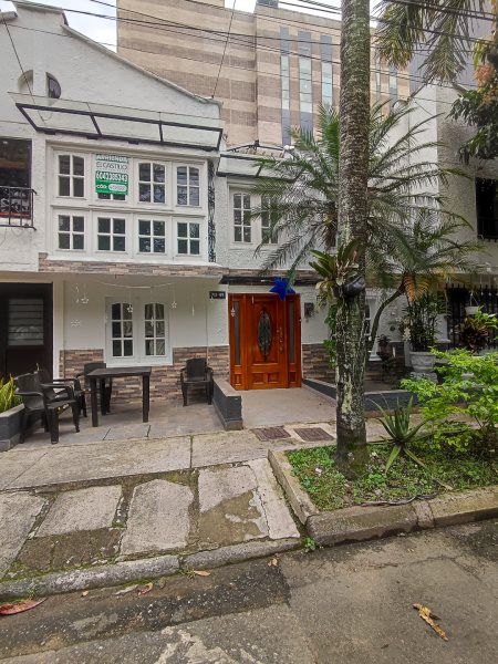 Apartamento en arriendo Antioquia Medellín La Mota 75 m2 Habitaciones 2 Baños 2 Garajes 0 Precio $2500000