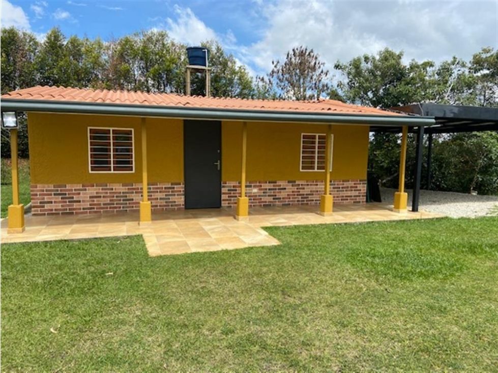 Finca en arriendo o venta Antioquia El Carmen De Viboral Vereda Las Garzonas 60 m2 Habitaciones 2 Baños 1 Garajes 2 Precio venta $580000000 Precio arriendo $2200000