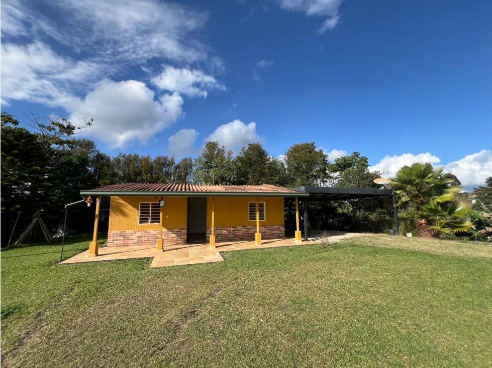 Finca en arriendo o venta Antioquia El Carmen De Viboral Vereda Las Garzonas 60 m2 Habitaciones 2 Baños 1 Garajes 2 Precio venta $580000000 Precio arriendo $2200000