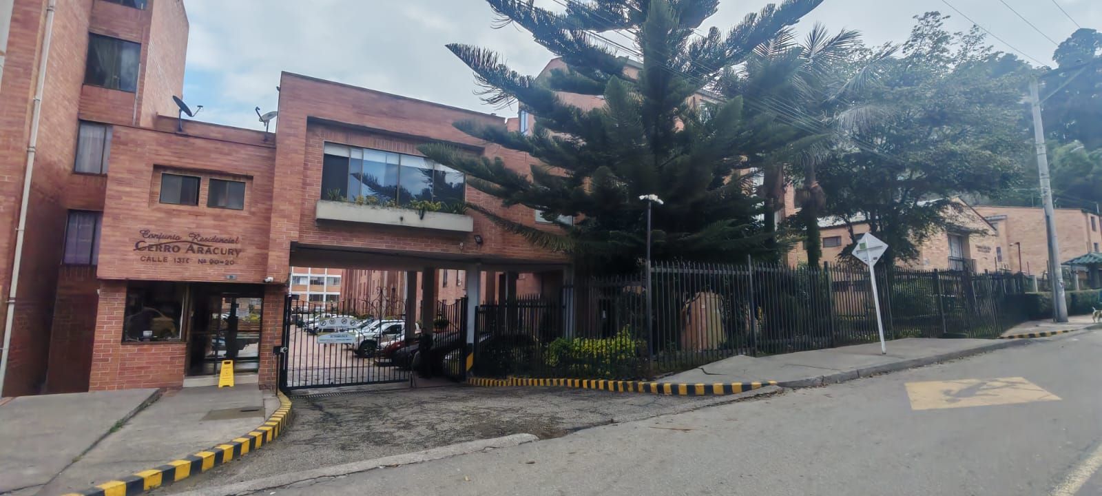 Apartamento en venta Cundinamarca Bogotá Cjr Cerro Aracury 67 m2 Habitaciones 3 Baños 1 Garajes 1 Precio $260000000