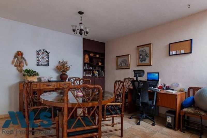 Inmuebles en Remate Casa en venta Antioquia Medellín La Castellana 242 m2 Habitaciones 4 Baños 3 Garajes 1 Precio $800000000