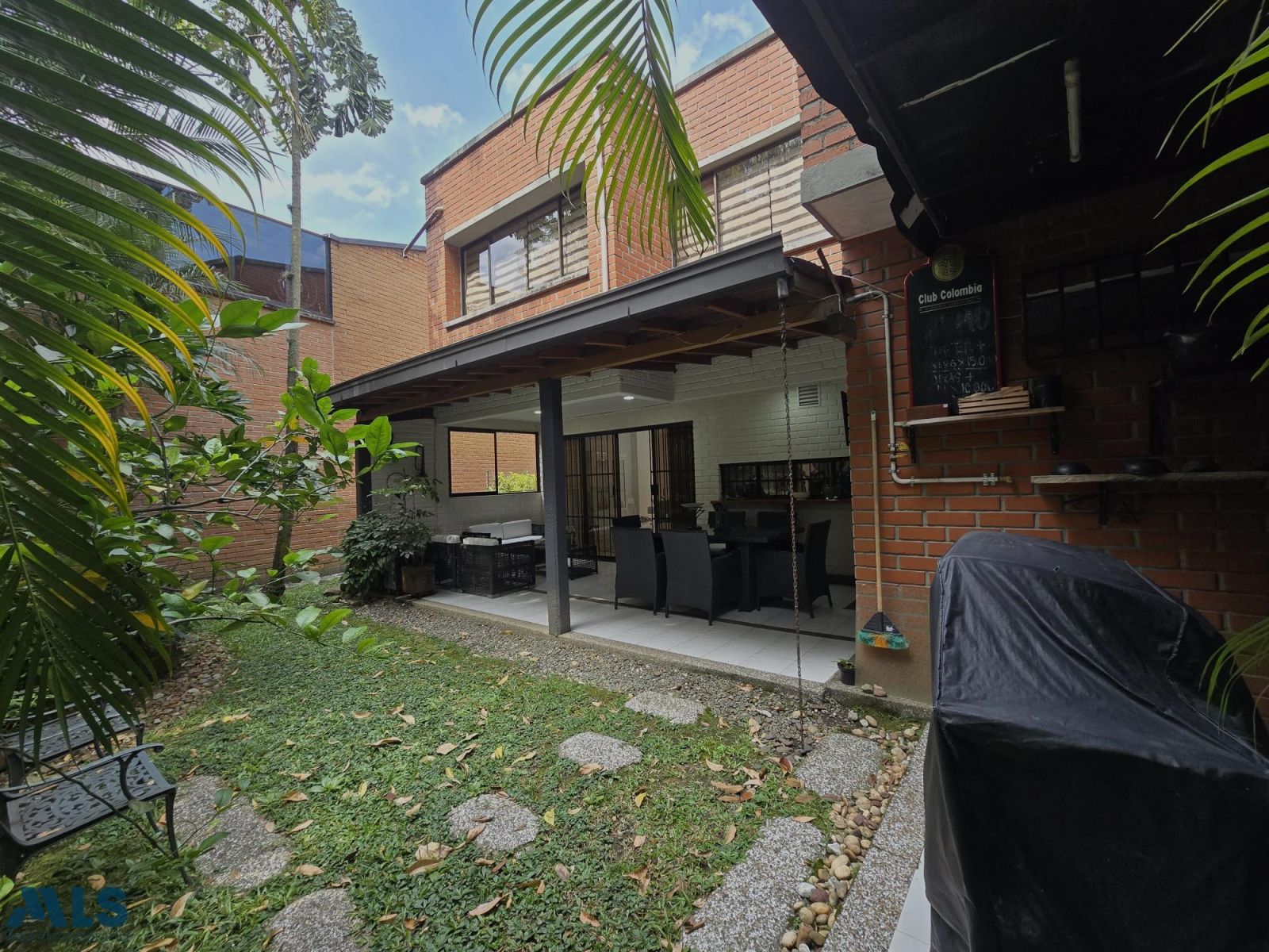 Casa en venta Antioquia Medellín Alejandria 284 m2 Habitaciones 3 Baños 3 Garajes 3 Precio $1550000000