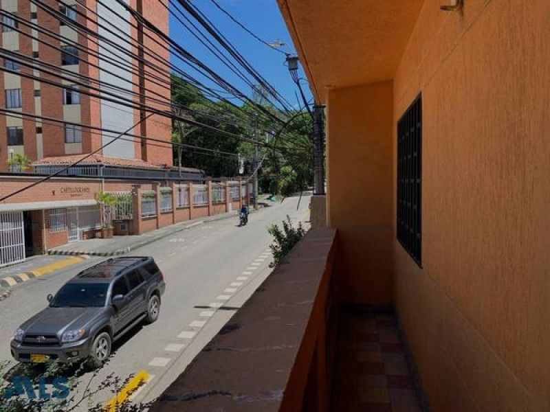 Inmuebles en Remate Casa en venta Antioquia Medellín Los Alpes 334 m2 Habitaciones 7 Baños 3 Garajes 0 Precio $1200000000