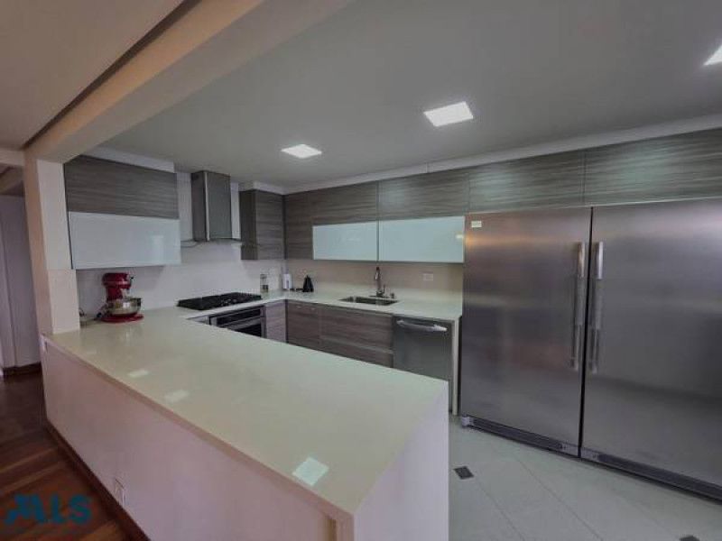 Apartamento en venta Antioquia Medellín El Tesoro 279 m2 Habitaciones 3 Baños 3 Garajes 3 Precio $2480000000
