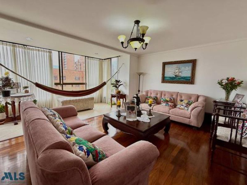 Apartamento en venta Antioquia Medellín Alejandria 210 m2 Habitaciones 3 Baños 3 Garajes 2 Precio $1250000000