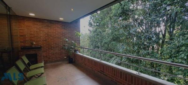 Casa en venta Antioquia Medellín Los Balsos No1 300 m2 Habitaciones 3 Baños 3 Garajes 2 Precio $1900000000