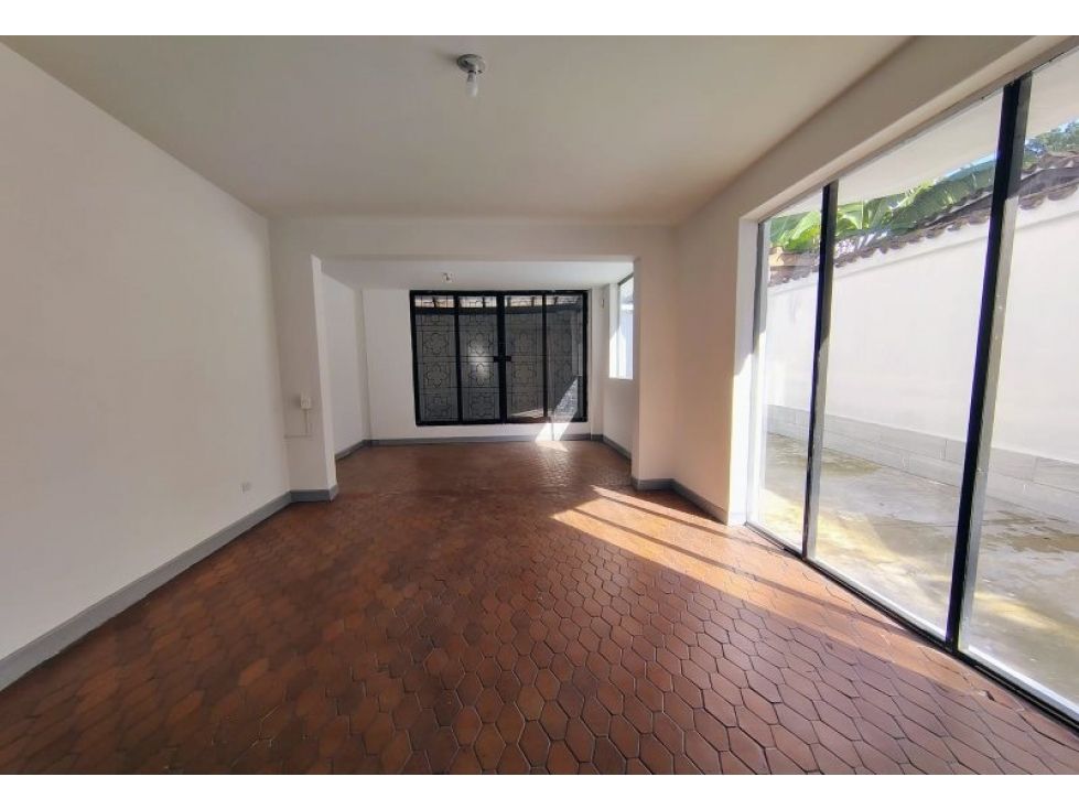 Casa en arriendo Antioquia Medellín La Aguacatala 400 m2 Habitaciones 11 Baños 3 Garajes 8 Precio $14000000