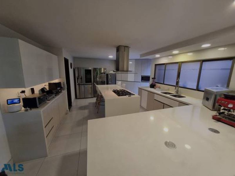 Apartamento en venta Antioquia Medellín Alejandria 400 m2 Habitaciones 4 Baños 3 Garajes 2 Precio $1750000000