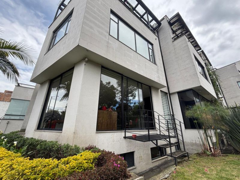 Casa en venta Cundinamarca Bogotá Niza Suba 380 m2 Habitaciones 4 Baños 5 Garajes 4 Precio $2350000000