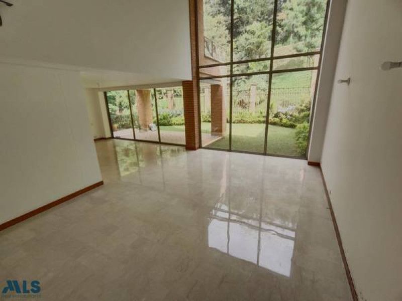 Casa en venta Antioquia Medellín El Tesoro 244 m2 Habitaciones 3 Baños 3 Garajes 4 Precio $2200000000