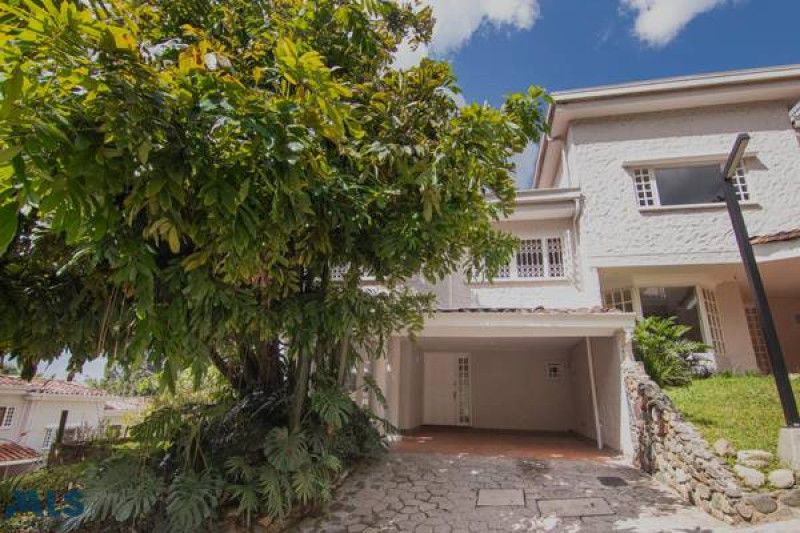 Casa en venta Antioquia Medellín El Tesoro 253 m2 Habitaciones 4 Baños 3 Garajes 2 Precio $1900000000
