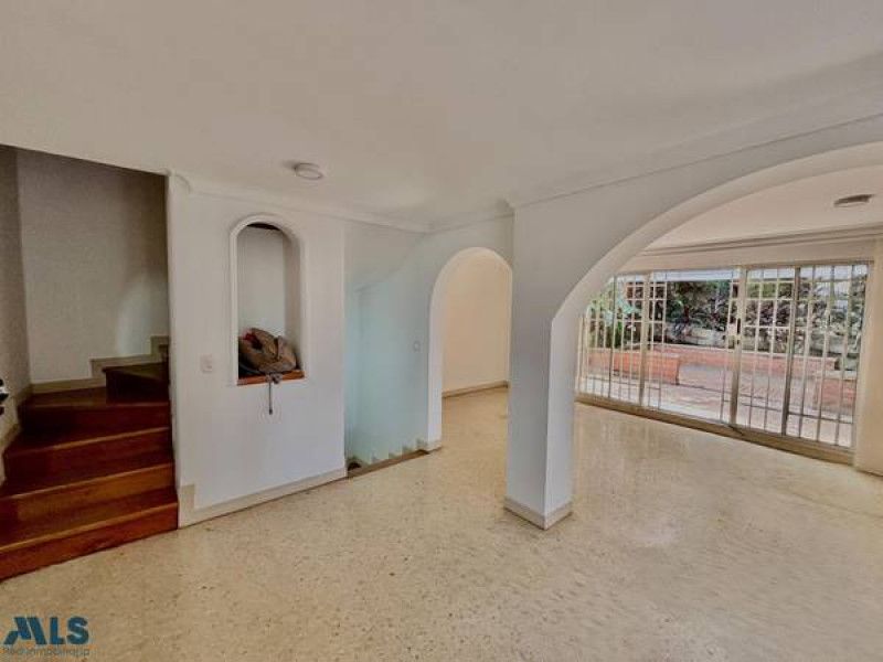 Casa en venta Antioquia Medellín Castropol 200 m2 Habitaciones 4 Baños 3 Garajes 2 Precio $980000000