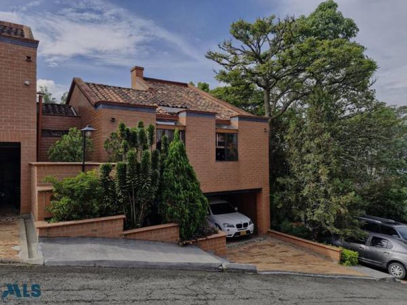 Casa en venta Antioquia Medellín Los Balsos No1 240 m2 Habitaciones 3 Baños 3 Garajes 2 Precio $1400000000