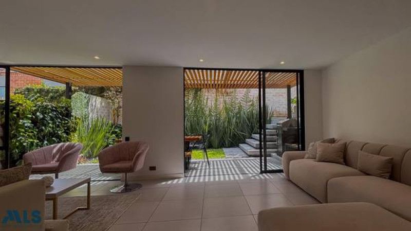 Inmuebles en Remate Casa en venta Antioquia Medellín Urbanizacion Gualcala 230 m2 Habitaciones 3 Baños 4 Garajes 2 Precio $1790000000