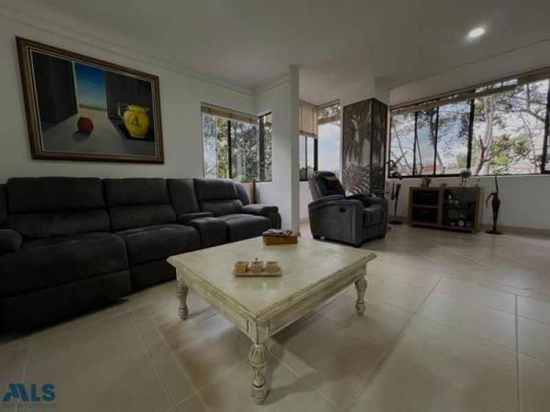 Apartamento en venta Antioquia Medellín Urbanizacion Torres De San Lucas 215 m2 Habitaciones 3 Baños 4 Garajes 2 Precio $1290000000