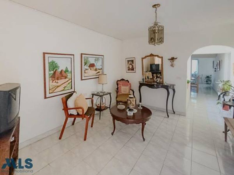 Casa en venta Antioquia Medellín Aures No2 280 m2 Habitaciones 5 Baños 4 Garajes 0 Precio $400000000