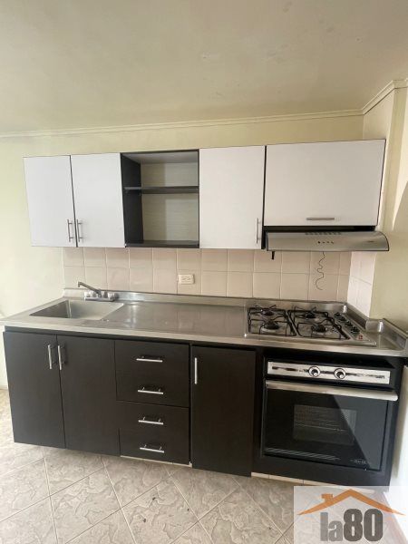 Apartamento en arriendo Antioquia Medellín La Floresta 105 m2 Habitaciones 3 Baños 2 Garajes 0 Precio $2400000