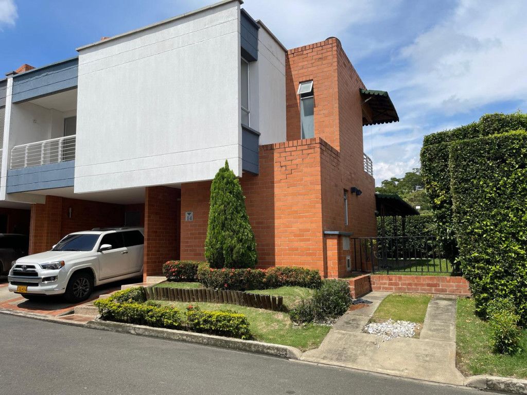 Casa en arriendo Valle Del Cauca Cali Parcelaciones Pance 500 m2 Habitaciones 5 Baños 4 Garajes 3 Precio $6500000