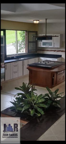 Casa en arriendo Antioquia Sabaneta Los Alcázares 240 m2 Habitaciones 4 Baños 3 Garajes 0 Precio $7500000