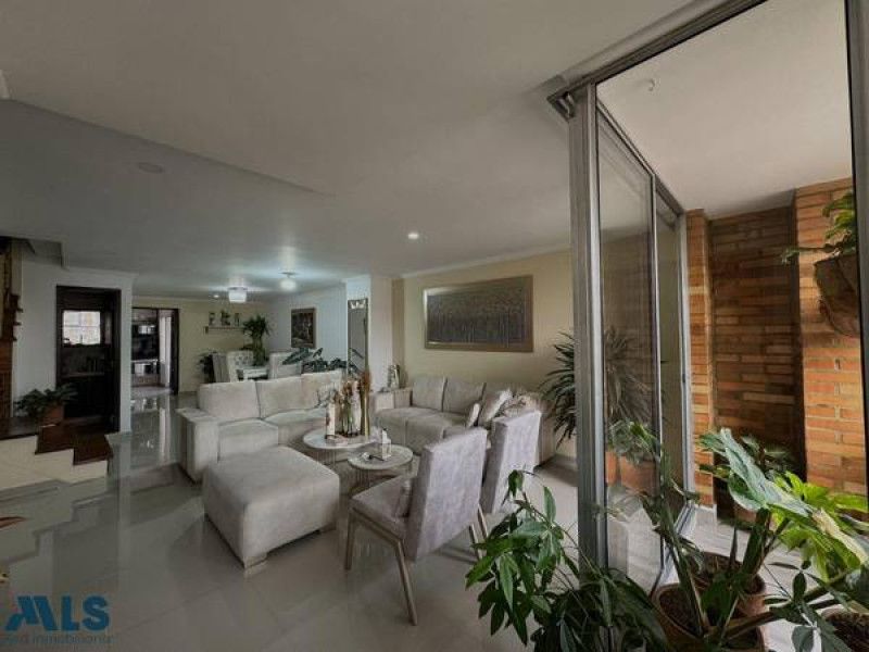 Apartamento en venta Antioquia Medellín El Nogal- Los Almendros 245 m2 Habitaciones 4 Baños 4 Garajes 2 Precio $1840000000