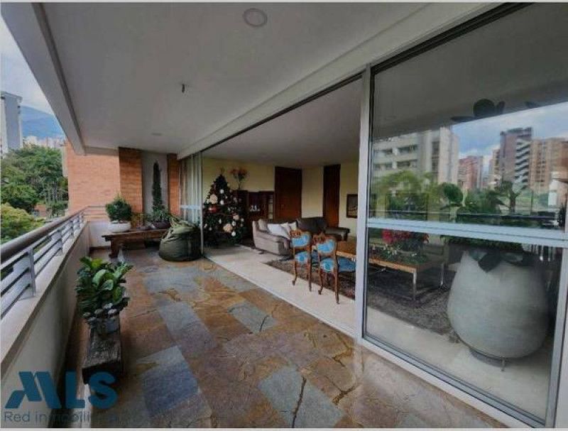 Apartamento en venta Antioquia Medellín Gerona 220 m2 Habitaciones 4 Baños 4 Garajes 2 Precio $1750000000
