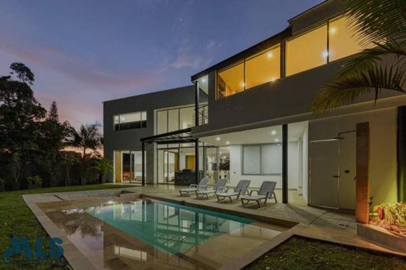 Casa en venta Antioquia Medellín Urbanizacion Bosques De La Aguacata 504 m2 Habitaciones 5 Baños 4 Garajes 4 Precio $4600000000
