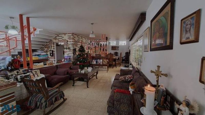 Casa en venta Antioquia Medellín Rosales 500 m2 Habitaciones 6 Baños 4 Garajes 3 Precio $2980000000