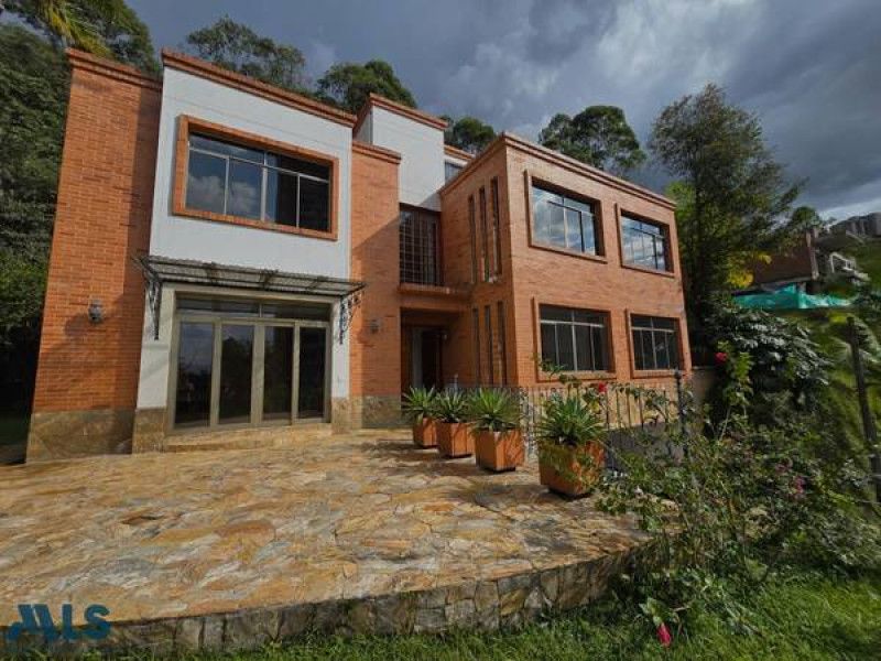 Casa en venta Antioquia Medellín El Tesoro 325 m2 Habitaciones 4 Baños 4 Garajes 3 Precio $2500000000