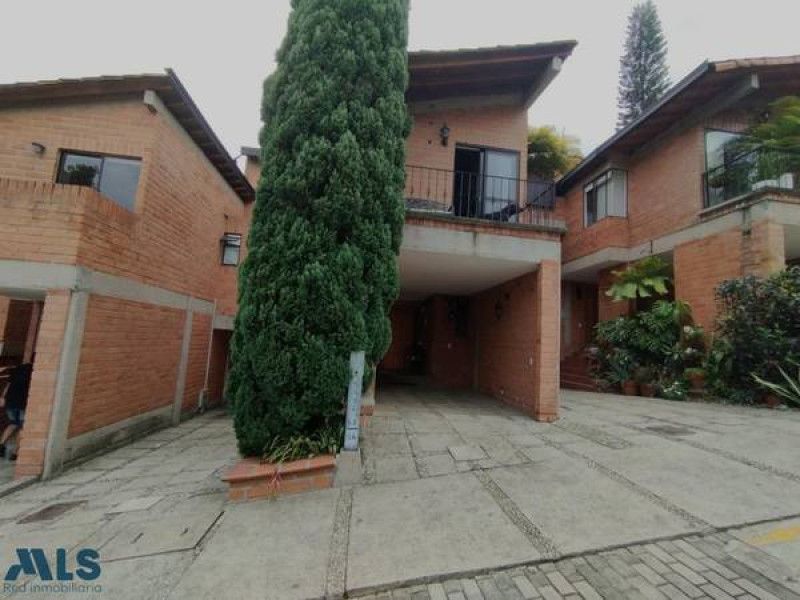 Casa en venta Antioquia Medellín Los Naranjos 231 m2 Habitaciones 3 Baños 4 Garajes 4 Precio $1350000000