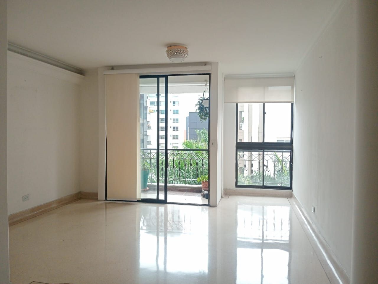 Apartamento en arriendo Antioquia Medellín Las Acacias 98 m2 Habitaciones 2 Baños 2 Garajes 2 Precio $4200000