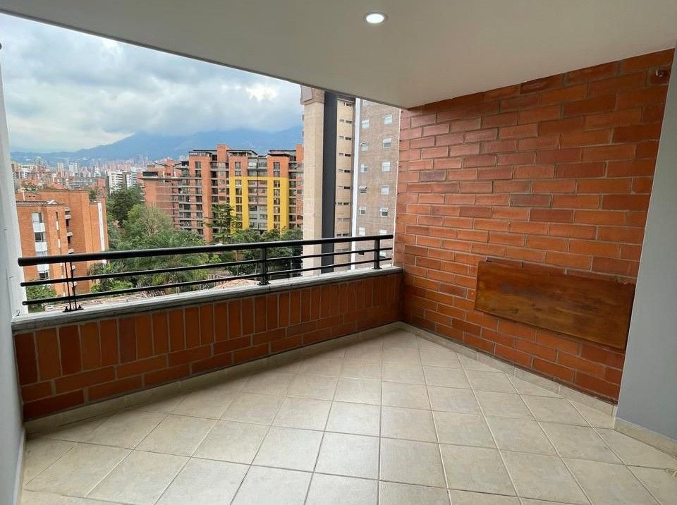 Apartamento en arriendo Antioquia Envigado Bosques De Zúñiga 108 m2 Habitaciones 3 Baños 2 Garajes 2 Precio $4400000