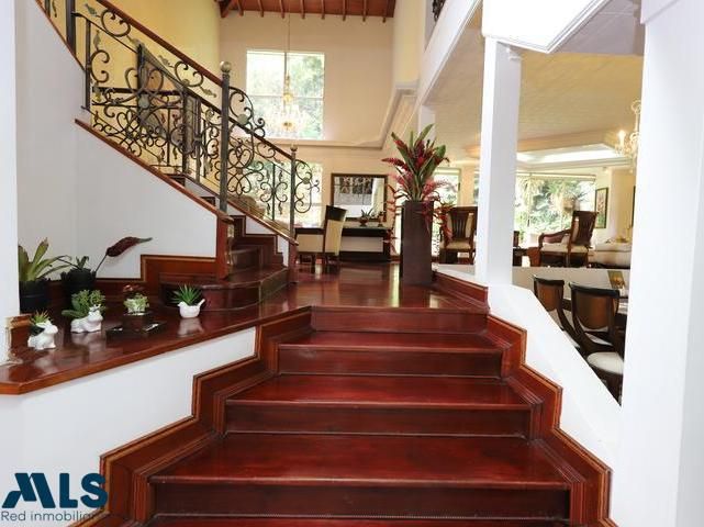 Casa en venta Antioquia Medellín San Benito 400 m2 Habitaciones 5 Baños 5 Garajes 4 Precio $2500000000