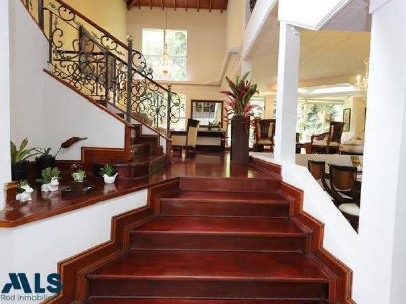 Casa en venta Antioquia Medellín San Benito 400 m2 Habitaciones 5 Baños 5 Garajes 4 Precio $2500000000