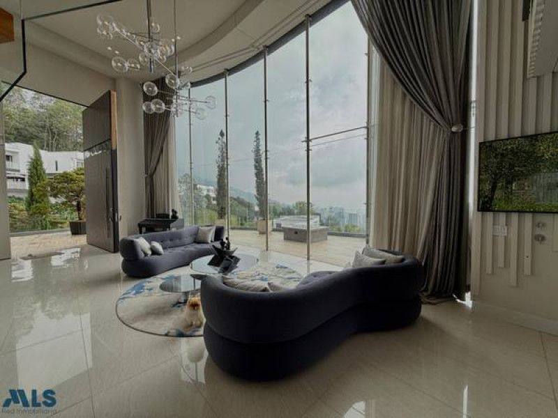 Casa en venta Antioquia Medellín Alfonso Lopez 680 m2 Habitaciones 6 Baños 6 Garajes 5 Precio $9500000000