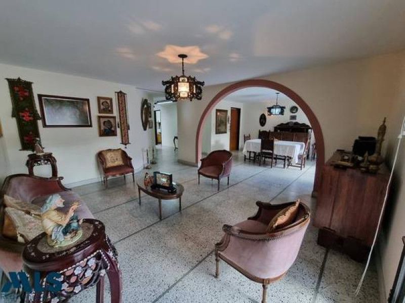 Casa en venta Antioquia Medellín Los Colores 565 m2 Habitaciones 9 Baños 7 Garajes 2 Precio $1800000000