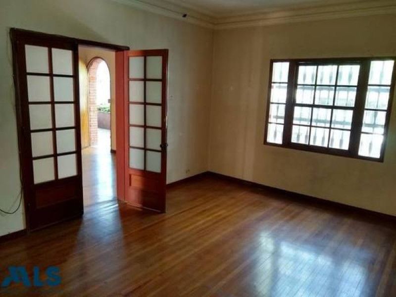 Casa en venta Antioquia Medellín San Benito 679 m2 Habitaciones 10 Baños 10 Garajes 10 Precio $930000000